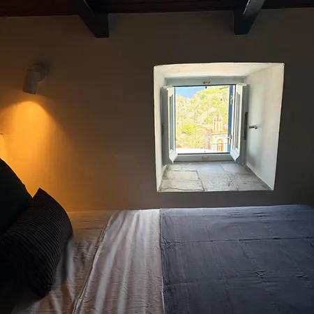 Lazaridis House סימי