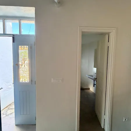 Lazaridis House בית נופש *