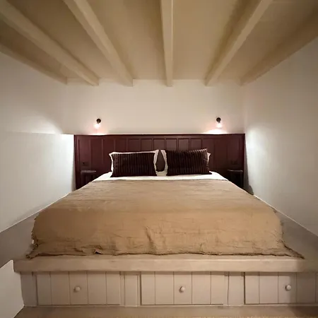 Lazaridis House * Sými