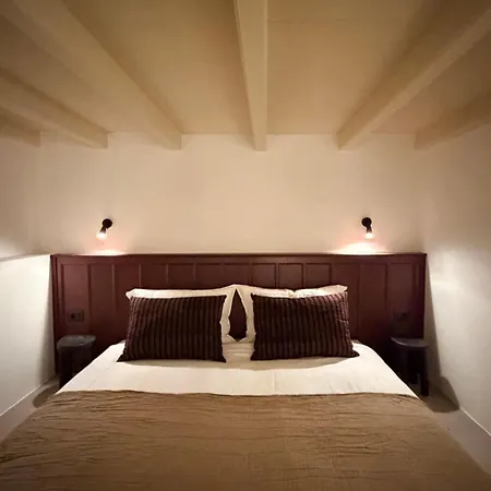 Lazaridis House